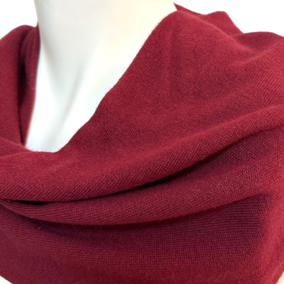 🇫🇷 Lacoste Wool Blend Scarf – Deep Red with Crocodile Logo - Picture 3 of 9